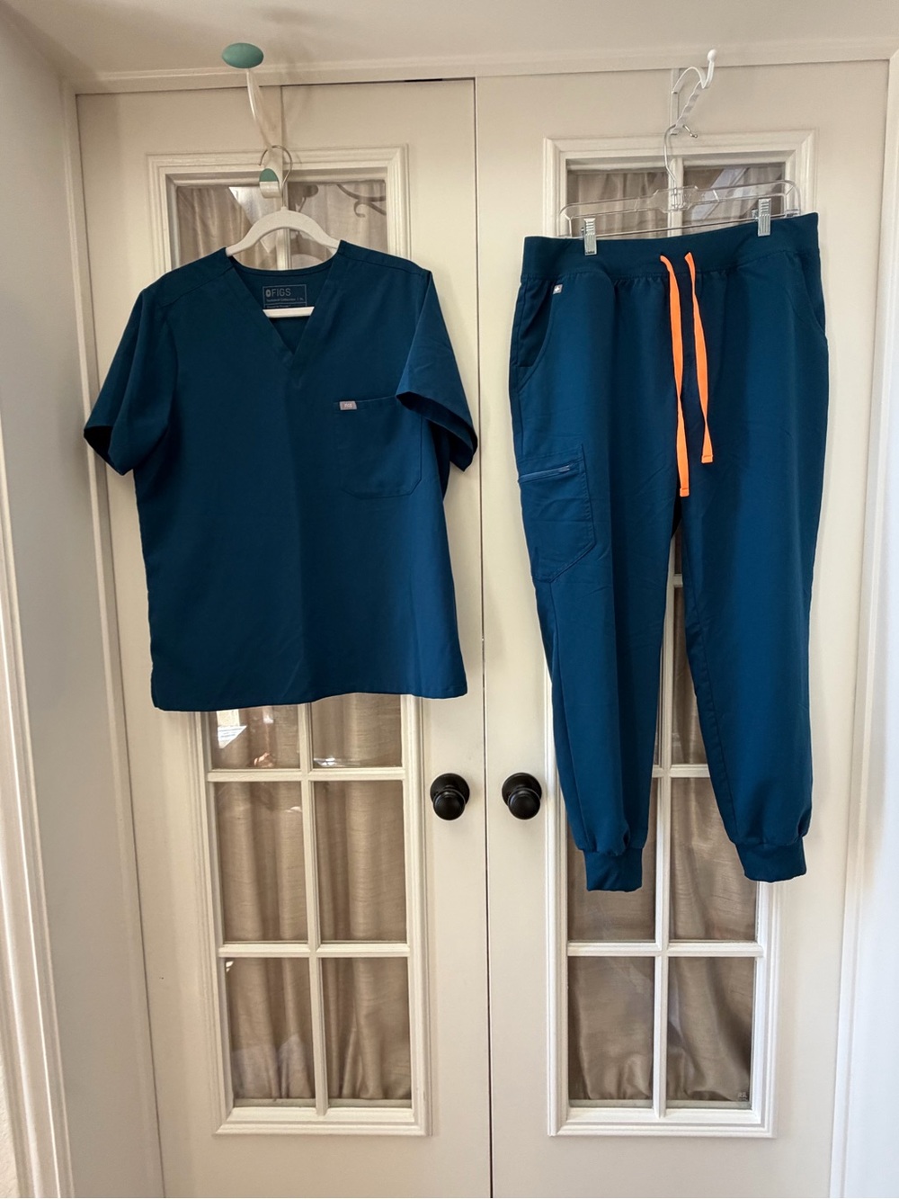 XL Caribbean Blue Women’s Figs Scrub Set w/ Joggers EUC